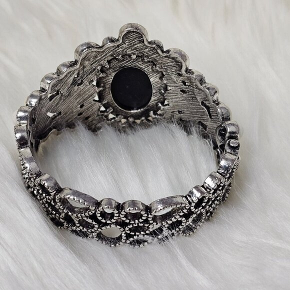 Cameo Silver Tone With White Howlite Bangle New Hinged Bracelet - Picture 8 of 10